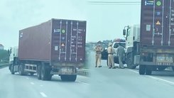 Video: Tài xế xe container đánh võng trên quốc lộ 5 để trốn chạy CSGT