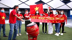 Nóng: CĐV Việt Nam đã vào sân cổ vũ cho thầy trò HLV Park Hang Seo