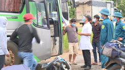 Video: Bất chấp lệnh cấm, xe khách giường nằm vẫn nhồi nhét 60 người từ vùng dịch về Đắk Lắk