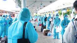 Video: Chuyến bay đầu tiên chở 192 người dân Bình Định ở TP.HCM về quê
