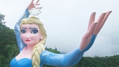 Video: Yêu cầu tháo dỡ bức tượng Nữ hoàng băng giá ở Sa Pa