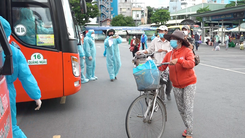 Video: Đưa 400 người lao động nghèo, sinh viên Phú Yên về quê miễn phí bằng xe khách