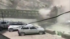 Video: Lở núi kinh hoàng, 9 du khách thiệt mạng ở Ấn Độ