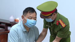 Video: Bắt tạm giam hai chuyên gia người Trung Quốc về hành vi buôn lậu