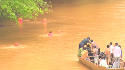 Video: Đang tìm kiếm người phụ nữ nhảy cầu treo Sông Bé, nghi tự tử