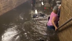 Video: Bão Elsa đổ bộ gây ngập ga tàu điện ngầm và nhiều nơi ở New York