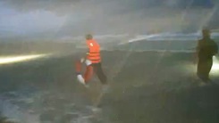 Video: Tắm biển trong thời gian giãn cách, 2 người chết, 1 người mất tích ở Phú Quốc