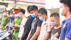 Video: Bắt hơn 20 thanh niên mang dao phóng lợn 'chọc ghẹo' phụ nữ đi đường