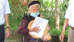 Video: Cảm động cụ bà 96 tuổi xuất viện sau 19 ngày điều trị COVID-19 ở Bình Phước