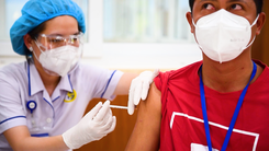 Video: TP.HCM đã tiêm hơn 3,1 triệu liều vắc xin trong 21 ngày qua, Phú Nhuận cao nhất, Bình Tân thấp nhất