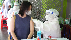 Video: Tiêm vắc xin cho 6.000 người Nhật ở TP.HCM
