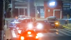 Video: Nhóm cướp trang bị súng máy, vật liệu nổ, thiết bị bay không người lái tấn công 3 ngân hàng