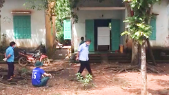 Video: Nam công nhân cạo mủ cao su tử vong trong khu nội trú
