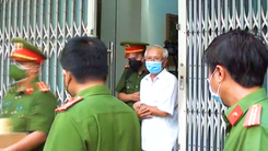 Video: Khám xét nhà, bắt tạm giam cựu giám đốc Sở Xây dựng Khánh Hòa Lê Văn Dẽ