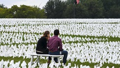 Video: Biển cờ trắng hơn 650.000 lá tưởng nhớ người mất vì COVID-19 ở Mỹ