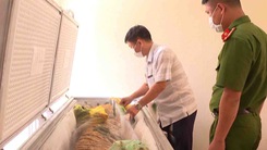 Video: Phát hiện xác hổ đông lạnh nặng 160kg tại nhà dân ở Hà Tĩnh