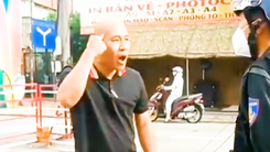Video: Khởi tố tài xế dùng ma túy đá, dọa ‘giết cả nhà’ cảnh sát cơ động tại chốt kiểm dịch