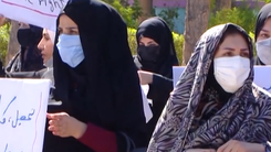 Video: Taliban quy định chỉ cô giáo mới được dạy nữ sinh, yêu cầu mặc áo choàng và quấn khăn che mặt
