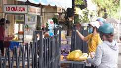 Video: Tiệm, quán mở lại, người dân Đồng Tháp Mười đổ ra mua đồ ăn sau gần 2 tháng ở nhà