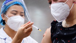 Video: Bộ Y tế lên tiếng trước tin đồn ‘tiêm vắc xin COVID-19 gây vô sinh’