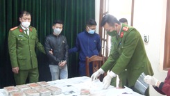 Video: Giấu 20 bánh heroin trong bao tải đựng bắp, gửi xe khách từ Sơn La về Thái Nguyên