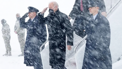 Video: Bão tuyết 'làm khó' Tổng thống Joe Biden và các nhân viên, phải chờ 30 phút trên máy bay