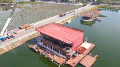 Video: Hà Nội tháo dỡ du thuyền bỏ hoang nhiều năm ở hồ Tây
