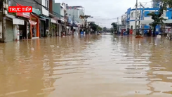 Trực tiếp: Nhiều nhà cửa, đường phố ở Quảng Nam ngập sâu do ảnh hưởng bão Sơn Ca