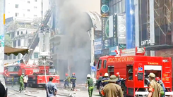 Video: Hàn cắt kim loại gây cháy nhà hàng ở trung tâm TP.HCM