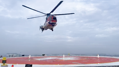 Video: Trực thăng đưa ngư dân bị tai nạn lao động từ Trường Sa về đất liền chữa trị