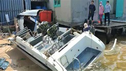 Video: Sóng biển đánh gãy đôi ca nô và làm chìm hàng loạt tàu ở Phú Quốc