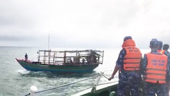 Video: Tìm kiếm ba ngư dân mất tích trên biển Hà Tĩnh