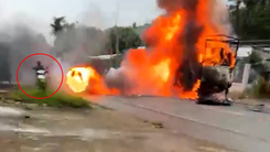 Video: Xe chở hàng từ thiện bốc cháy, thiêu rụi toàn bộ hàng hóa trị giá khoảng 200 triệu đồng