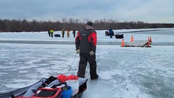 Video: Giải cứu 200 người đi câu cá mắc kẹt trên tảng băng trôi xa bờ