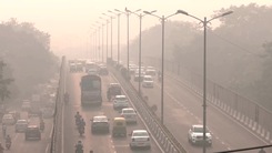Video: Người dân đổ xô tìm mua máy lọc không khí, trường học đóng cửa vì ô nhiễm ở Ấn Độ