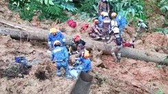 Video: Sạt lở đất trong khu cắm trại làm 12 người chết, 22 người mất tích ở Malaysia