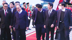 Video: Chủ tịch nước Nguyễn Xuân Phúc bắt đầu chuyến thăm cấp Nhà nước đến Indonesia