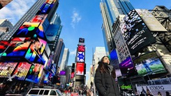 Video: Đông đảo du khách đến thành phố New York đón năm mới 2023