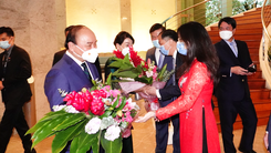 Video: Chủ tịch nước Nguyễn Xuân Phúc đến Singapore, bắt đầu thăm cấp nhà nước