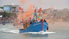 Video: Ngư dân tưng bừng lễ ra quân nghề cá đầu năm
