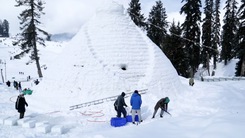 Video: Quán cà phê lều tuyết lớn nhất thế giới
