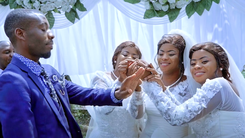 Video: Người đàn ông cưới cùng lúc ba chị em sinh ba