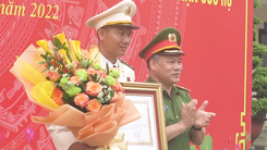 Video: Trao ‘Huân chương Dũng cảm’ cho đại úy Thái Ngô Hiếu cứu sống 4 người