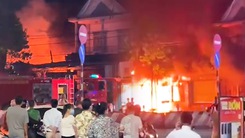 Video: Cháy và nổ lớn tại một tiệm sửa xe ở Đồng Nai