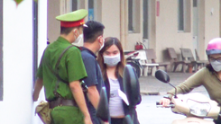 Video: Công an làm việc với YouTuber Quỳnh Như liên quan vụ bà Phương Hằng