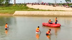 Video: Tìm thấy thi thể 2 học sinh bị đuối nước ở Thanh Hóa, còn 3 em mất tích