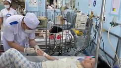 Video: Trẻ mắc sốt xuất huyết nặng tăng mạnh, các bệnh viện ở TP.HCM chuẩn bị ứng phó