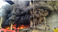 Video: Cháy dữ dội tại một tòa nhà ở thủ đô New Delhi khiến hàng chục người thương vong