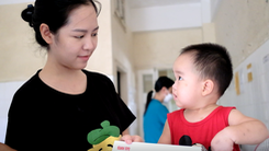 Video: Bệnh nhi ung thư ở Đà Nẵng phấn khích nhận quà từ chương trình 'Ước mơ của Thúy'