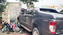 Video: Xe bán tải lại 'cày' nhiều xe máy, 4 người bị thương ở Gò Vấp